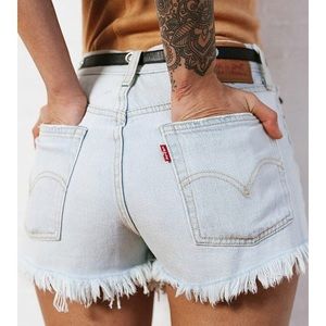 URBAN OUTFITTERS Levi’s 🦅